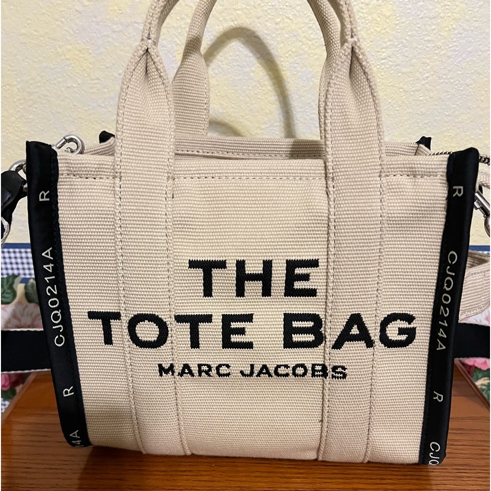 Marc Jacob’s small tote bag.